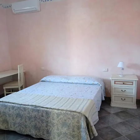 Casa Del Castagno 나르볼리아