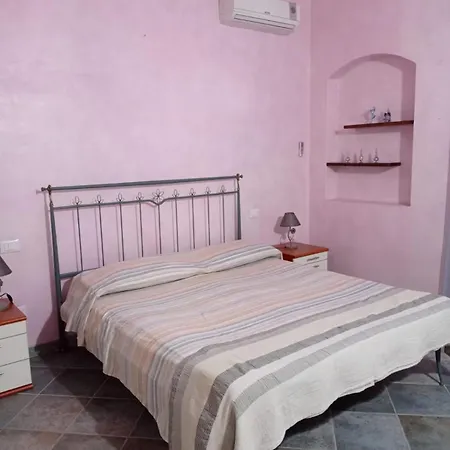 Casa Del Castagno 나르볼리아